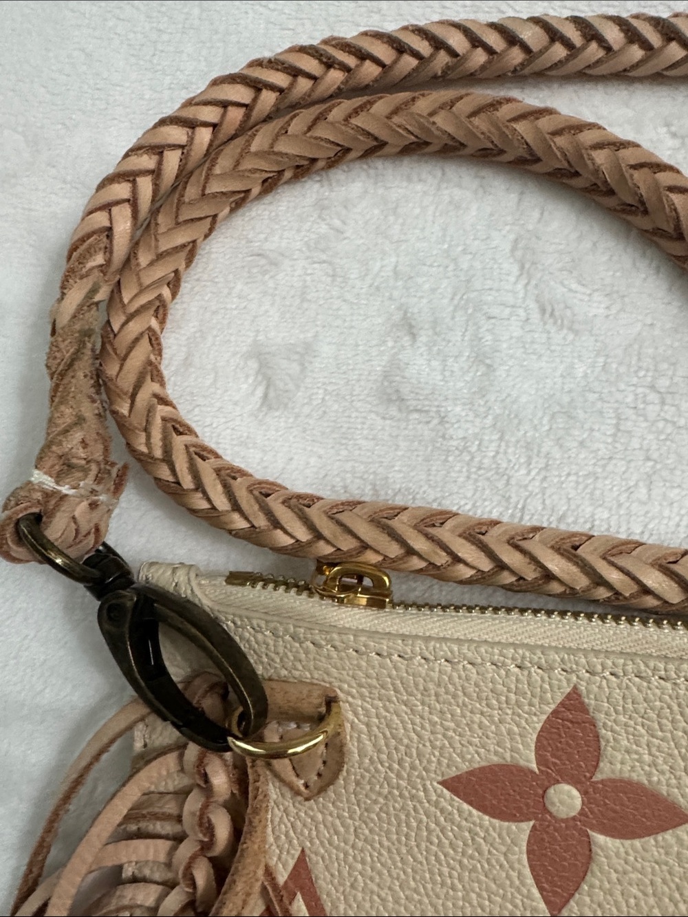 Louis Vuitton Rose Trianon Nomad-
Blanca Beige & Tan Fringe Leather Crossbody - Picture 10 of 14